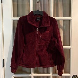 North Face Jacket Large Burgandy  Excellent  condition  Like New Without Tags